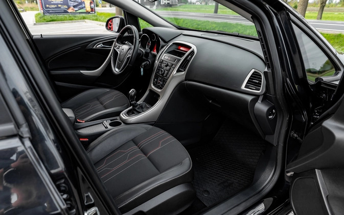 Toyota Corolla Cross cena 185900 przebieg: 7377, rok produkcji 2022 z Chojnów małe 326